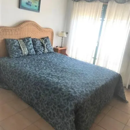 Apart. T2 Olhos De Agua Apartment